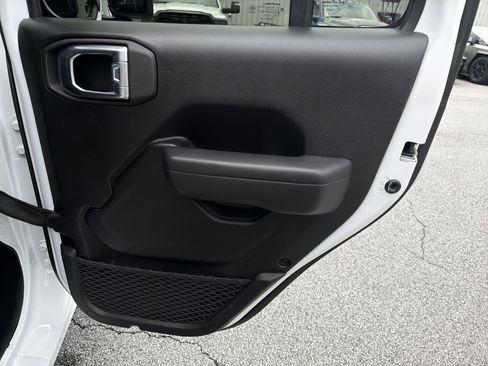 Used 2022 Jeep Wrangler Unlimited Sport AWD/4WD image 19