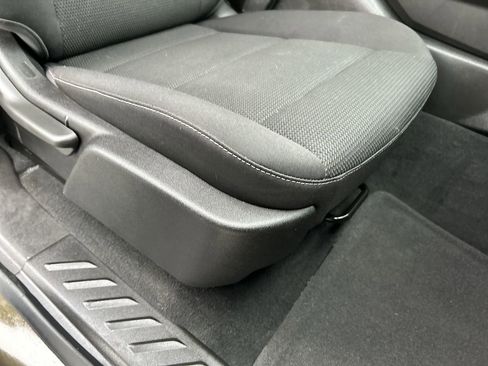 Used 2024 Chevrolet Colorado LT w/ LT Convenience Package image 16