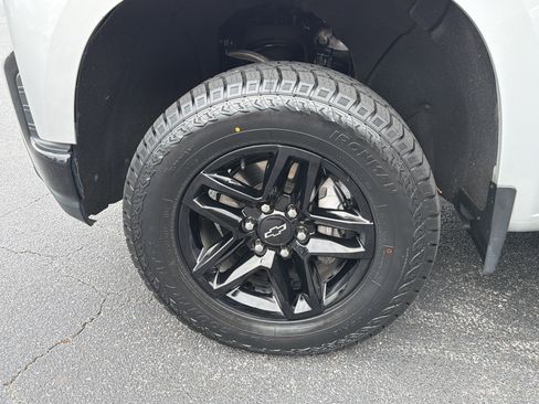 Used 2021 Chevrolet Silverado 1500 LT Trail Boss w/ Convenience Package II AWD/4WD image 11