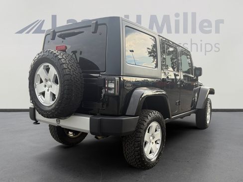 Used 2011 Jeep Wrangler Unlimited Sahara w/ Connectivity Group AWD/4WD image 5