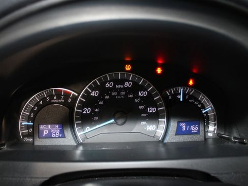 Used 2013 Toyota Camry SE FWD image 11