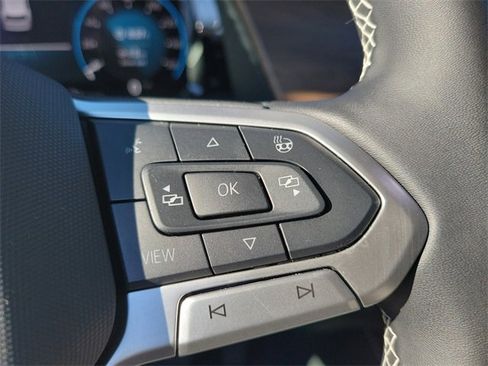 Certified 2025 Volkswagen Atlas SE image 25