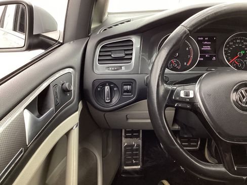 Used 2017 Volkswagen Golf Alltrack S image 32