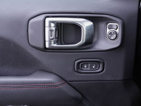 Used 2025 Jeep Wrangler Unlimited Rubicon w/ Convenience Group AWD/4WD image 12