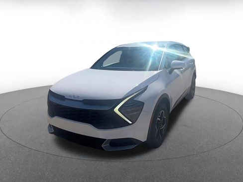 Used 2025 Kia Sportage LX image 7