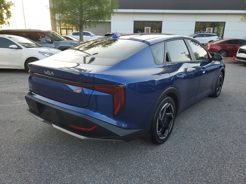 Used 2025 Kia K4 EX image 3