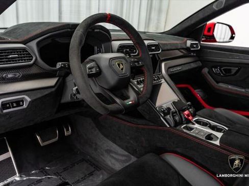 Used 2023 Lamborghini Urus Performante AWD/4WD image 33
