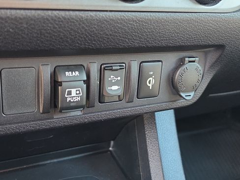 Used 2018 Toyota Tacoma TRD Sport RWD image 29