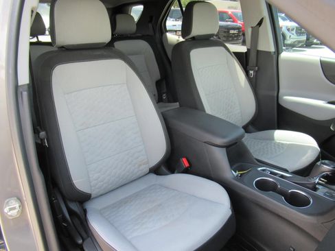 Used 2018 Chevrolet Equinox LT FWD image 9