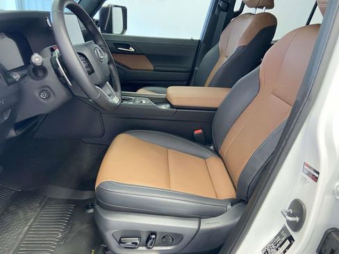 Used 2024 Lexus GX 550 w/ Accessory Package (2T) image 20