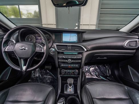 Used 2017 INFINITI QX30 Premium w/ Technology Package FWD image 17