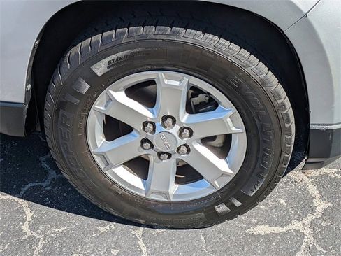 Used 2014 GMC Acadia SLE image 11