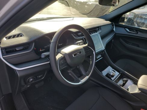 New 2025 Jeep Grand Cherokee Laredo image 15