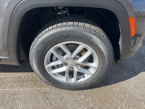 New 2025 Jeep Grand Cherokee Laredo X image 9