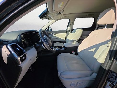 Used 2024 Kia Sorento SX Prestige w/ Panoramic Sunroof Package image 9