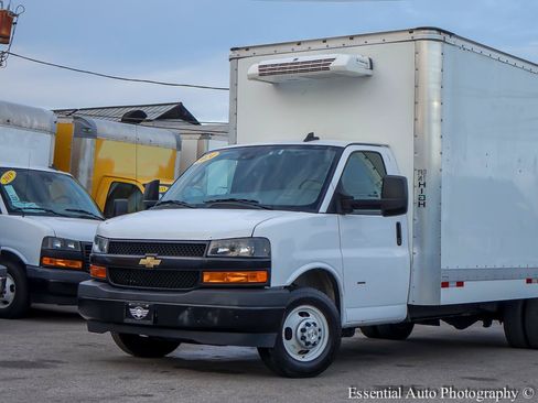 Used 2024 Chevrolet Express 3500 w/ Power Convenience Package RWD image 2