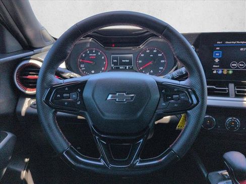 Used 2025 Chevrolet Trax RS w/ Sunroof Package FWD image 14