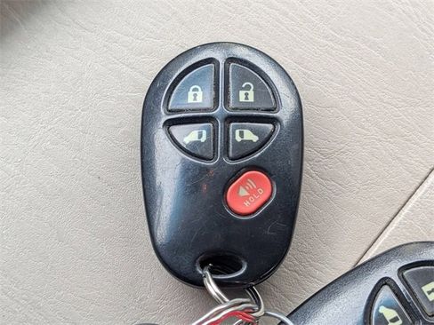 Used 2008 Toyota Sienna LE image 31