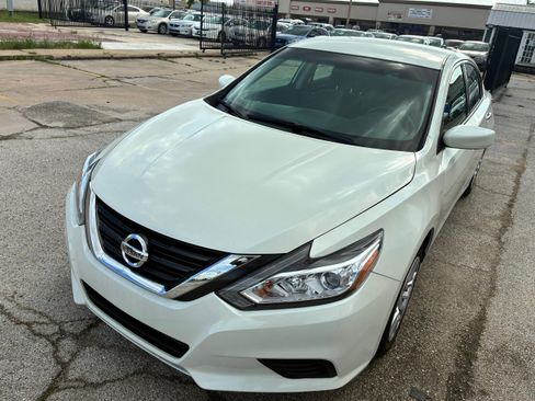 Used 2016 Nissan Altima 2.5 S w/ Power Driver Seat Package FWD image 3