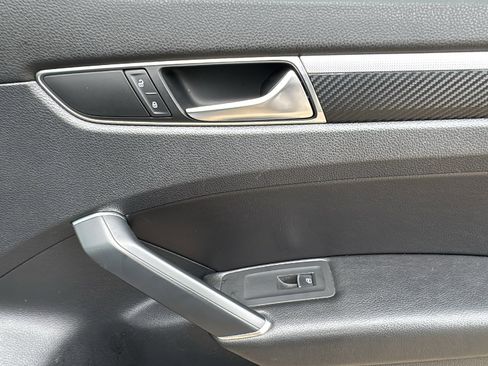 Used 2017 Volkswagen Passat 1.8T R-Line w/ R-Line Lighting Package image 30