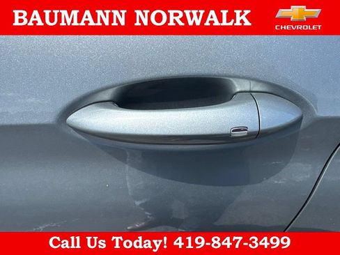 Used 2023 Chevrolet TrailBlazer LT FWD image 12