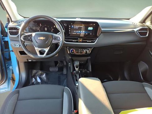 Used 2024 Chevrolet TrailBlazer LT w/ LT Cold Weather Package image 13