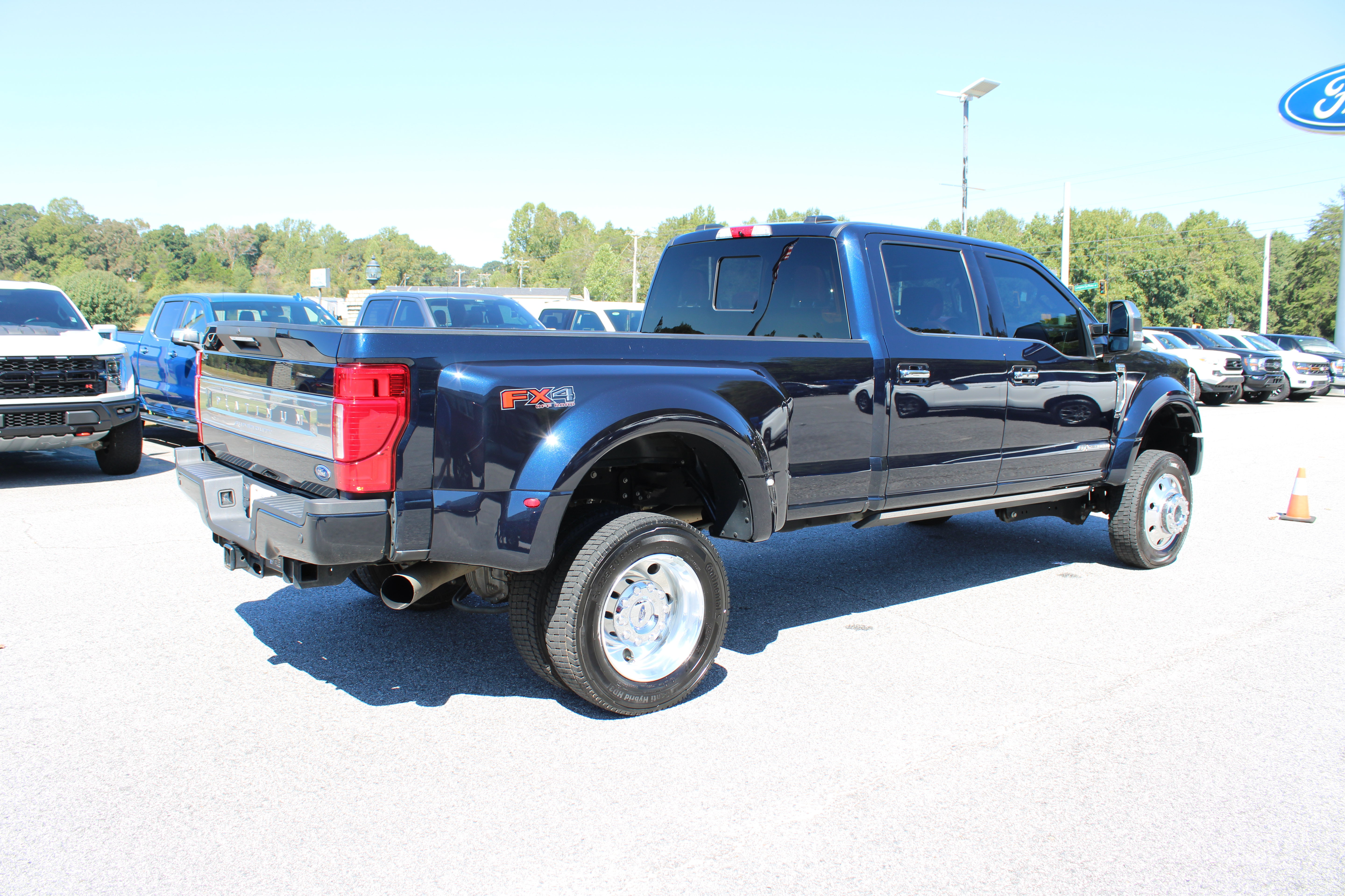 Used 2022 Ford F450 Platinum w/ FX4 Off-Road Package AWD/4WD image 6