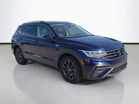 Used 2022 Volkswagen Tiguan SE image 2