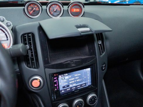 Used 2016 Nissan 370Z Coupe RWD image 28