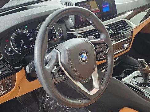 Used 2018 BMW 530i xDrive AWD/4WD image 19