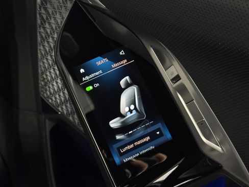 Used 2023 BMW 760i xDrive w/ Executive Package image 46