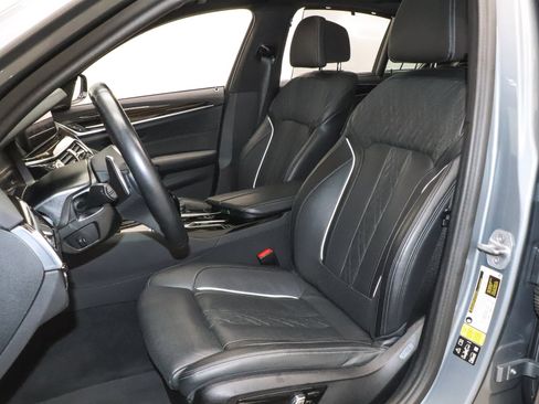 Used 2023 BMW M550i xDrive w/ Parking Assistance Package image 34