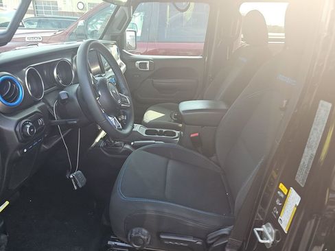 Used 2023 Jeep Wrangler Unlimited Rubicon 4xe image 10