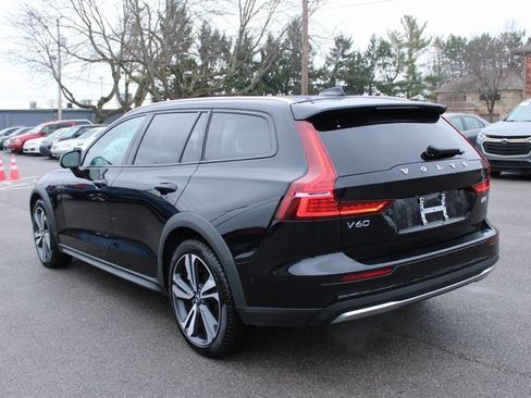 Used 2025 Volvo V60 B5 Cross Country Plus image 40