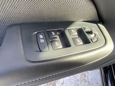 Used 2025 Volvo S60 T8 Ultra image 17