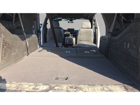 Used 2021 Chevrolet Suburban Z71 image 37
