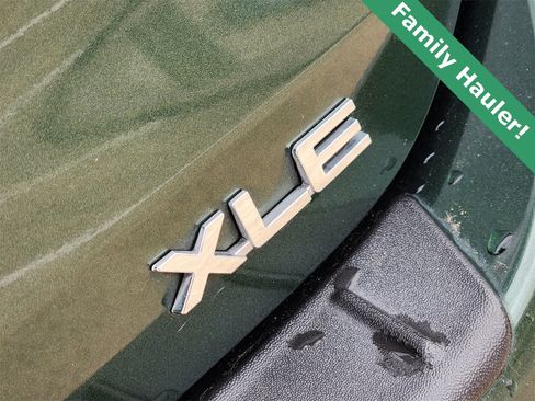 Used 2024 Toyota Highlander XLE image 12