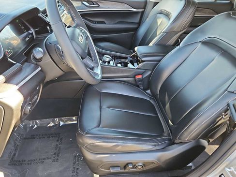 Used 2023 Jeep Grand Cherokee image 17