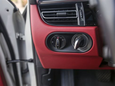 Certified 2023 Porsche Macan S image 22