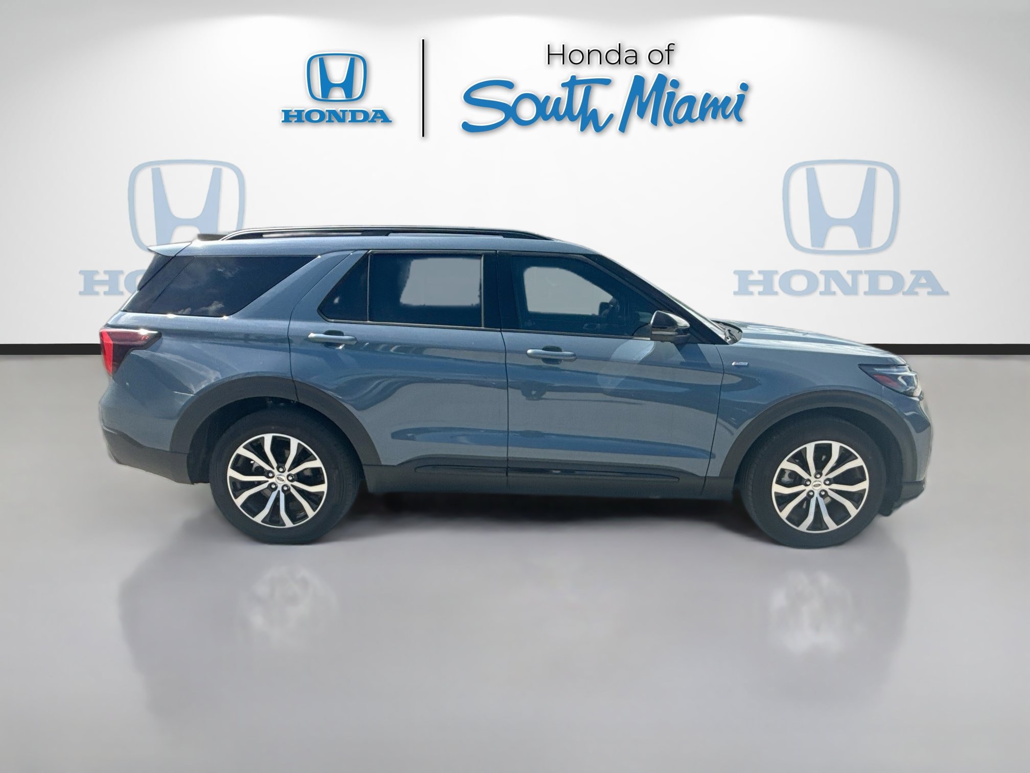 Used 2025 Ford Explorer ST-Line RWD image 8