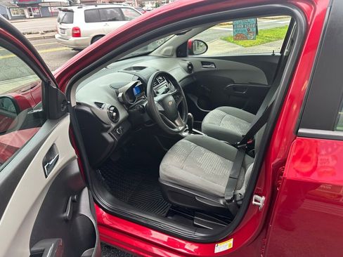 Used 2013 Chevrolet Sonic LS image 9