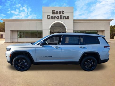 New 2025 Jeep Grand Cherokee L Limited w/ Black Appearance Package image 6