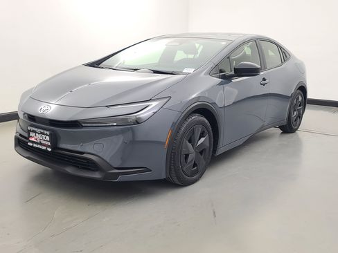 Used 2025 Toyota Prius LE image 8