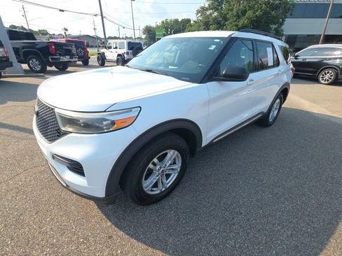 Used 2020 Ford Explorer XLT w/ Comfort Package AWD/4WD image 4