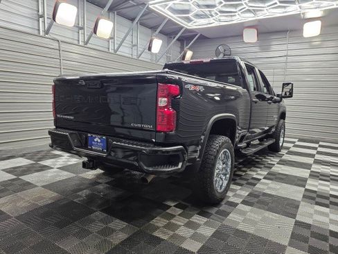 Used 2022 Chevrolet Silverado 2500 Custom w/ Custom Convenience Package AWD/4WD image 5