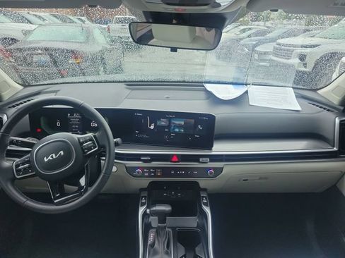Used 2025 Kia Sorento S FWD image 5