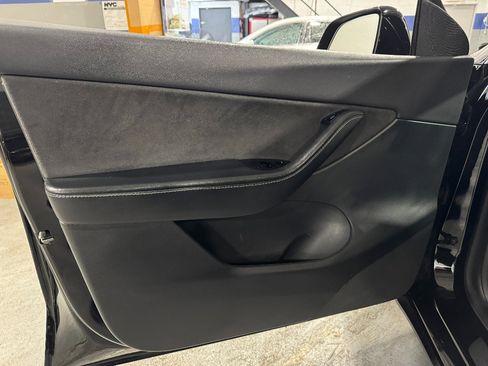 Used 2021 Tesla Model Y Long Range image 11