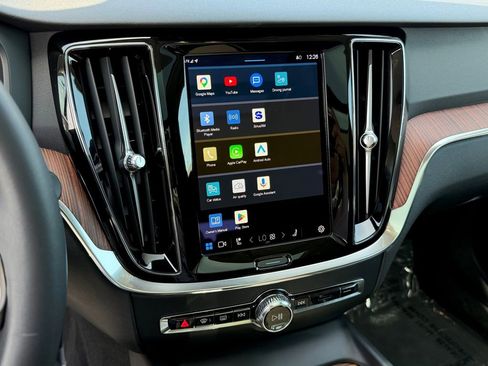 Used 2024 Volvo V60 B5 Cross Country Plus image 28