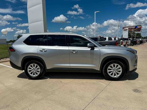 Certified 2025 Toyota Grand Highlander AWD image 2