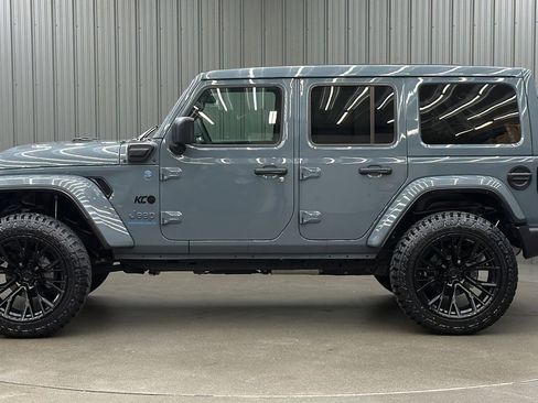 Used 2025 Jeep Wrangler Unlimited Sahara w/ Safety Group AWD/4WD image 2